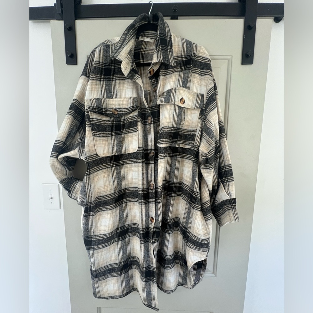 Tunic style flannel on the thinner side with pockets!